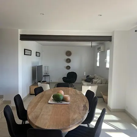 Lagon Et Garrigue Holiday home *